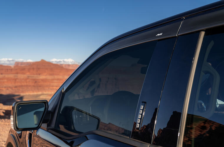 AVS 894099 Tape-On Ventvisor Chrome Rain Deflectors Chevrolet Trailblazer 21-22